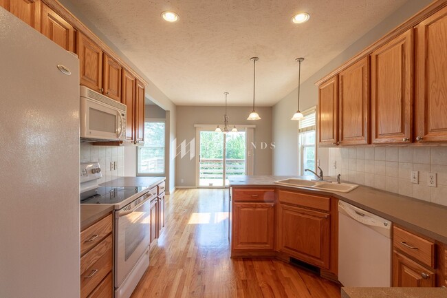 Building Photo - Ranch Townhome in Shadow View