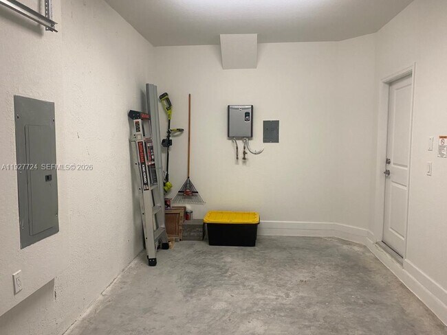 Building Photo - 2603 SE 11th St