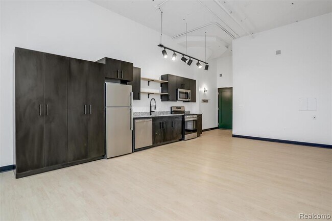 Building Photo - 411 Piquette Ave