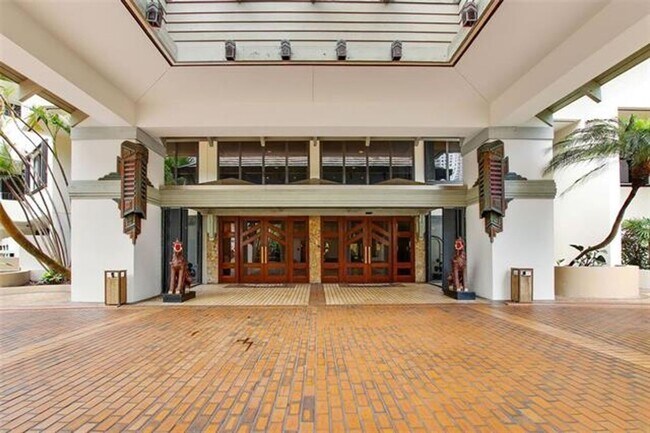 Building Photo - 520 Brickell Key Dr