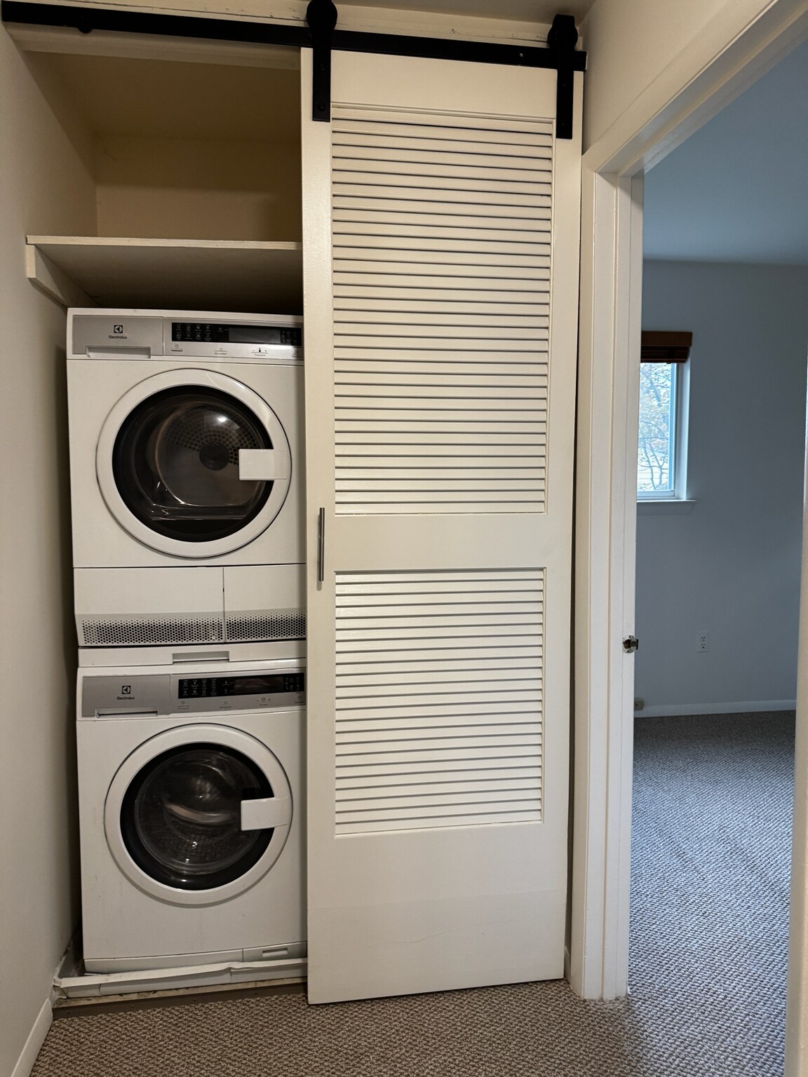 Washer/dryer - 5 Templar Ct