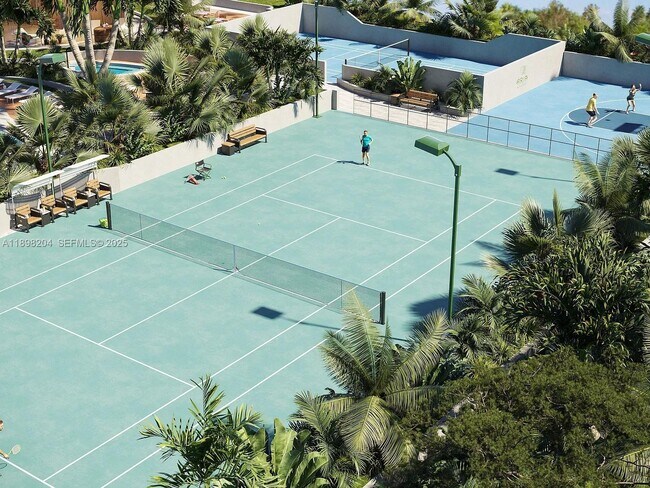 Building Photo - 700 NE 24th St