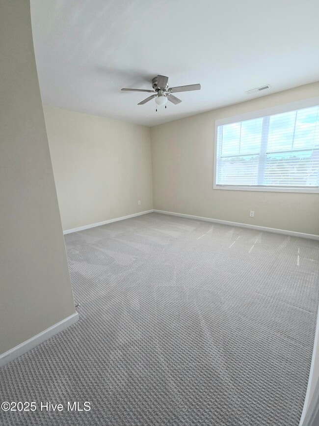 Building Photo - 743 Pine Cone Dr