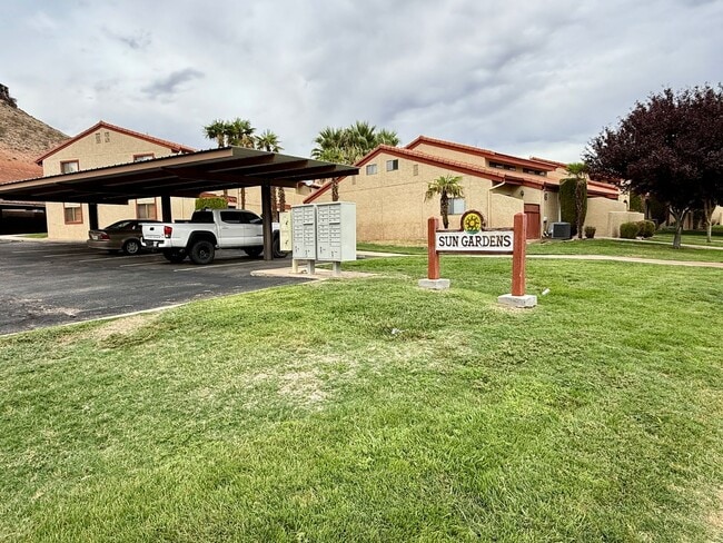 Building Photo - One Bedroom, TWO Bath apartment in Downtow...