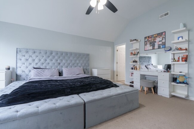 Building Photo - MOVE IN READY 3 Bedroom in the Heart of No...