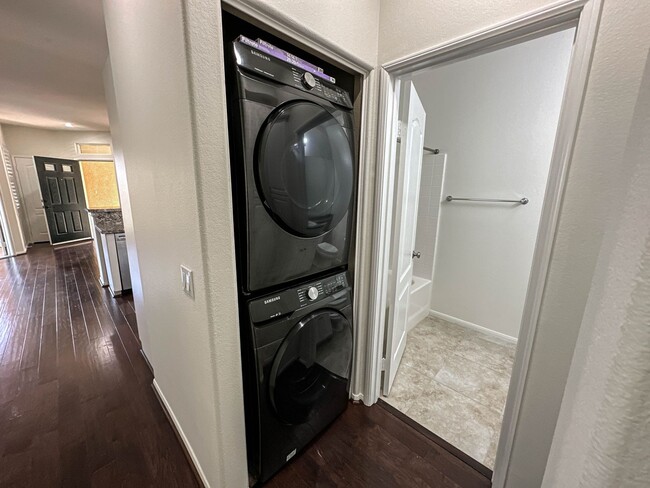 Building Photo - COMING SOON! Heather Ridge 2 Bedroom Townh...