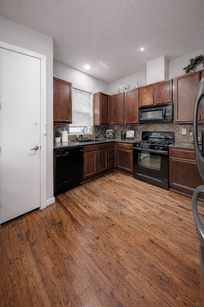 Building Photo - 1144 Patterson St