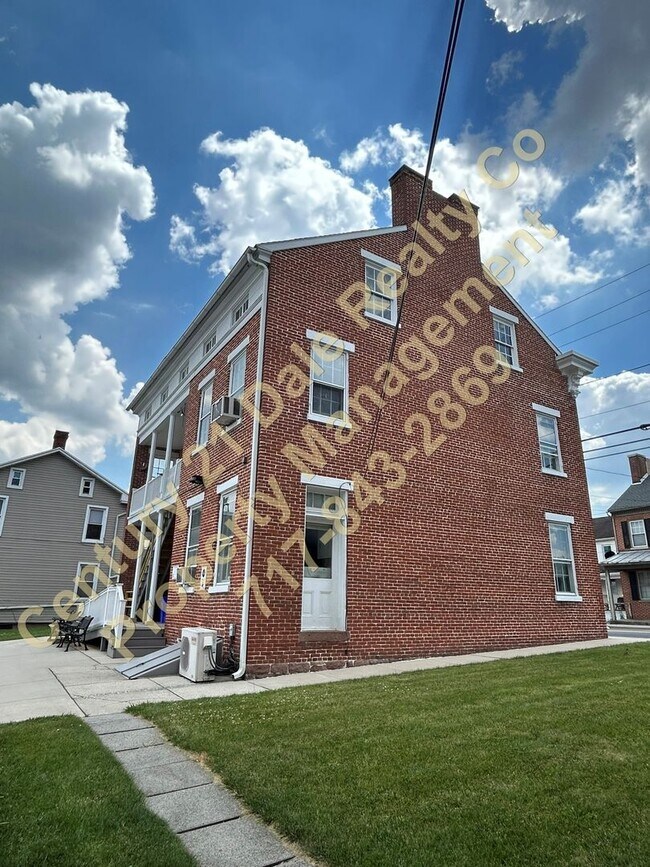 Building Photo - 5 N Main St