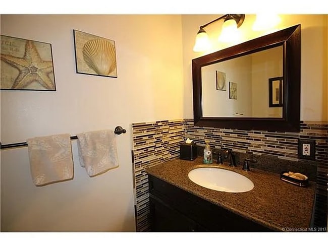 Building Photo - 4 Bed - 2.5 Bath: Single Family Home in Oa...