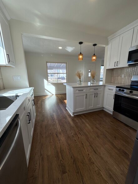 Building Photo - 125 S Minerva Ave