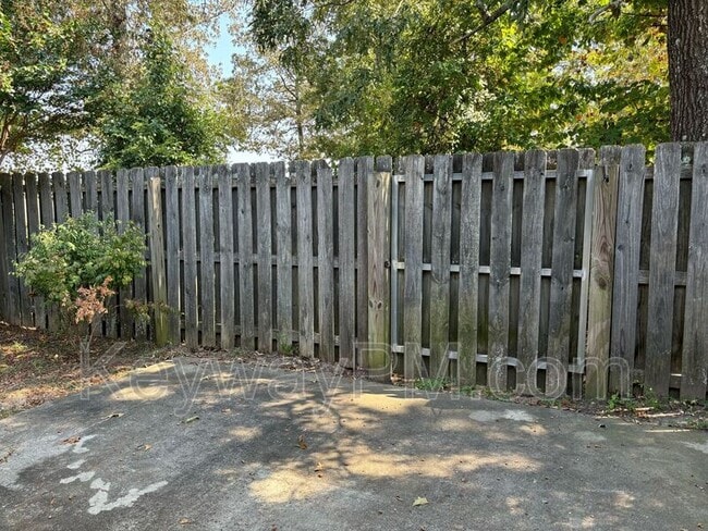 Building Photo - 302 Browning Dr