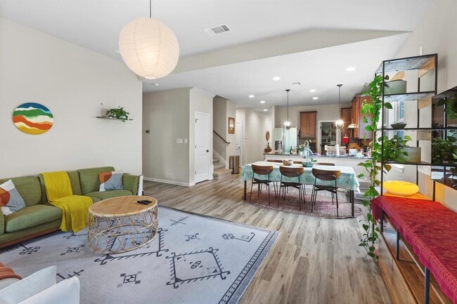 Building Photo - 309 Anacua Loop