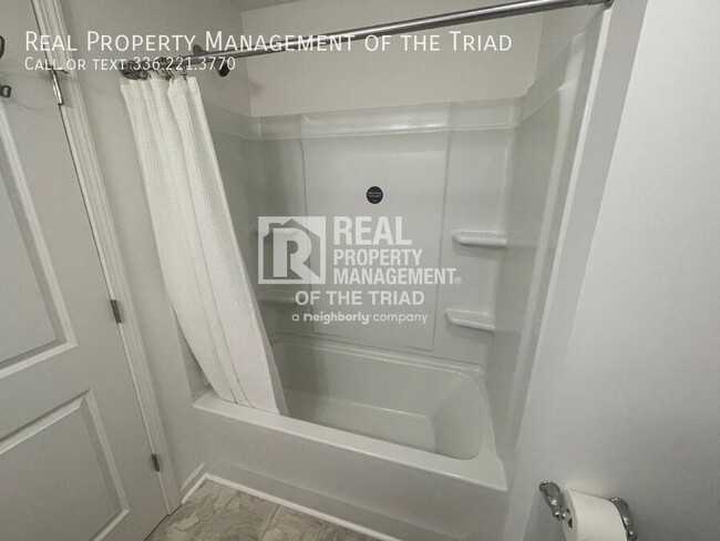 Building Photo - 207 Solacium Ln