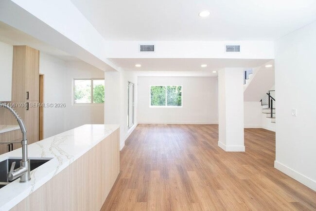 Building Photo - 1255 Jackson St