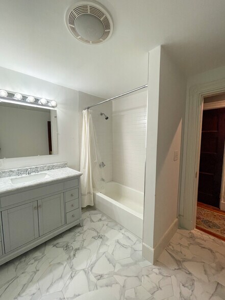 Building Photo - 634 Dorchester Ave