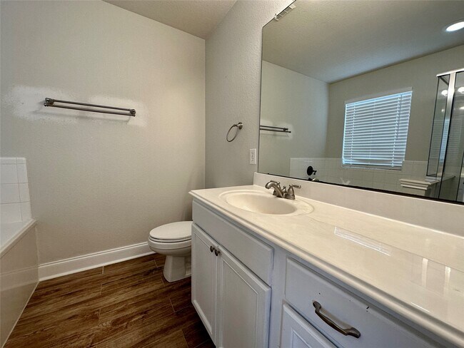 Building Photo - 16130 Limestone Lake Dr