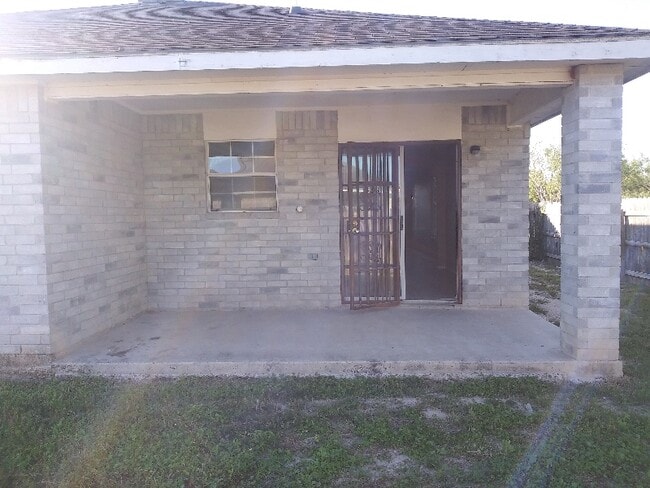 Building Photo - 4720 Sandpiper Ave