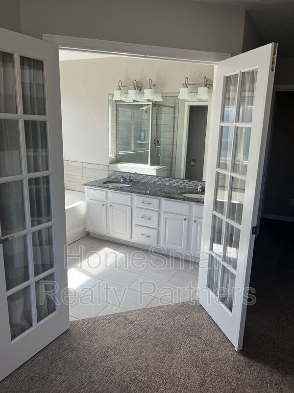 Building Photo - 3658 Claycomb Ln