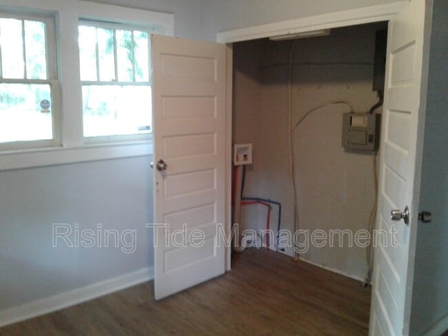 Building Photo - 220 58th Alley