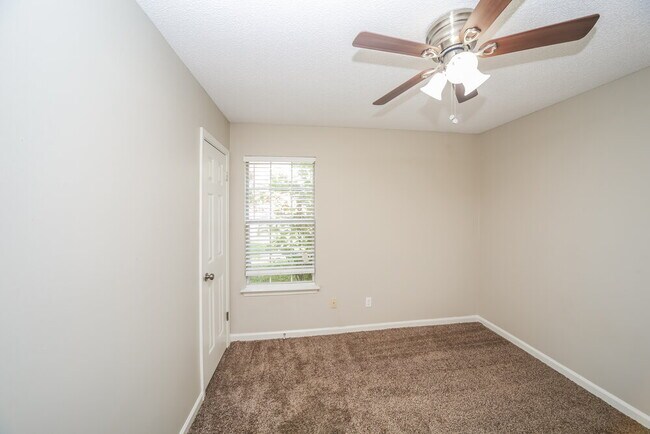 Building Photo - 8057 Sundown Ln
