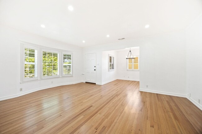 Building Photo - Charming Renovated Pasadena Home with Exceptional Outdoor Space