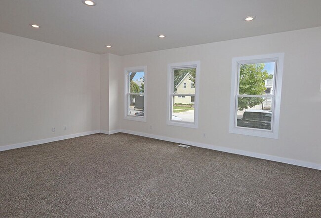 Building Photo - 1602 N 8th St