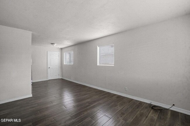 Building Photo - 5316 Saxon Dr