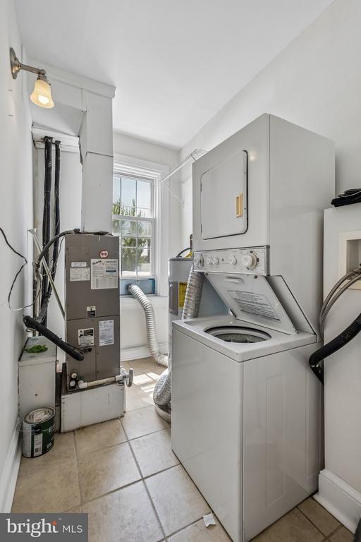 Building Photo - 1730 Pine St