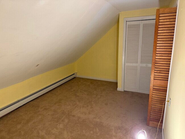 Building Photo - 526 Canaan St