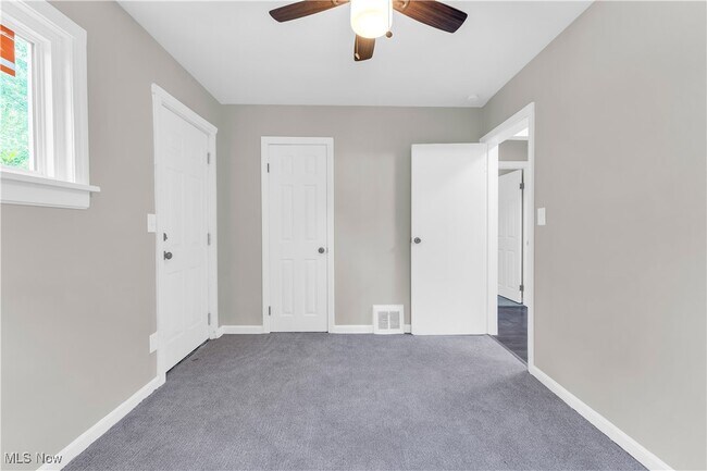 Building Photo - 4646 E 147th St