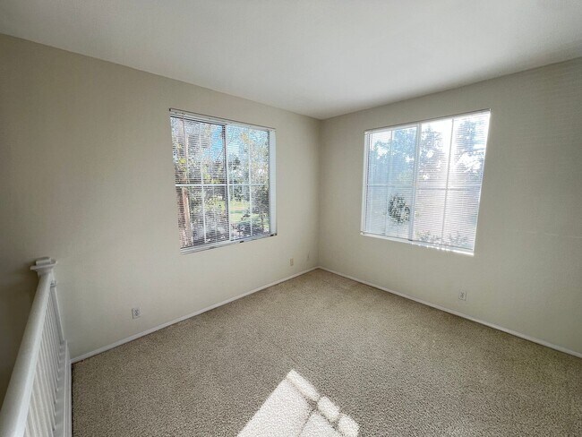 Building Photo - Charming Tustin Ranch Home in Gated Community on Golf Course!