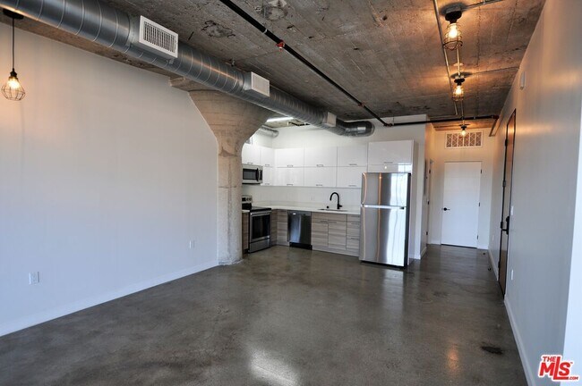 Building Photo - 691 Mill St