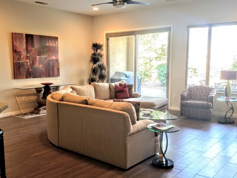 Living room - 40296 Calle Ebano