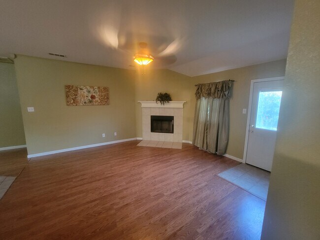 Building Photo - 1716 Country Crest Ln