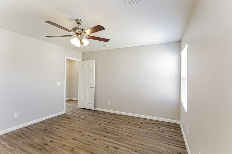 Building Photo - 9032 W Preston Ln