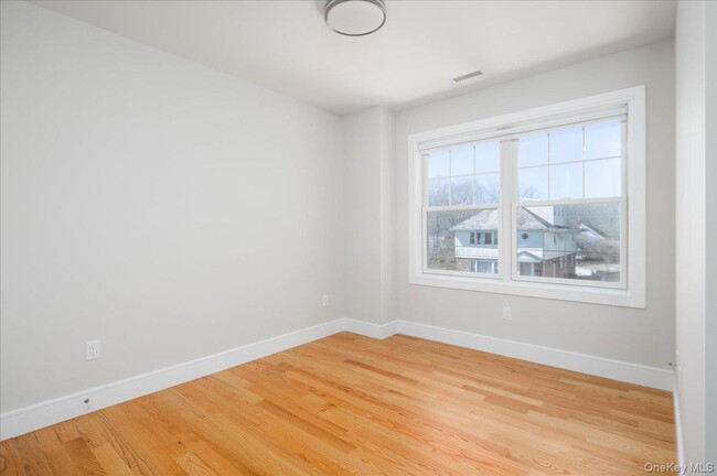 Building Photo - 91 Rockwell St