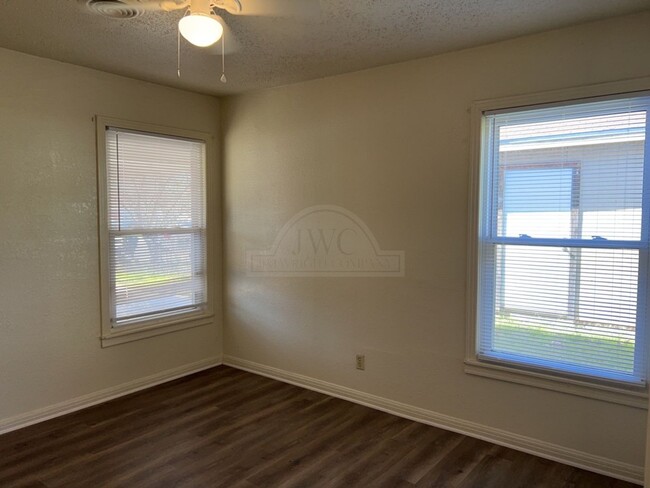 Building Photo - ***1st and 2nd Month: 2-weeks Free Rent***...