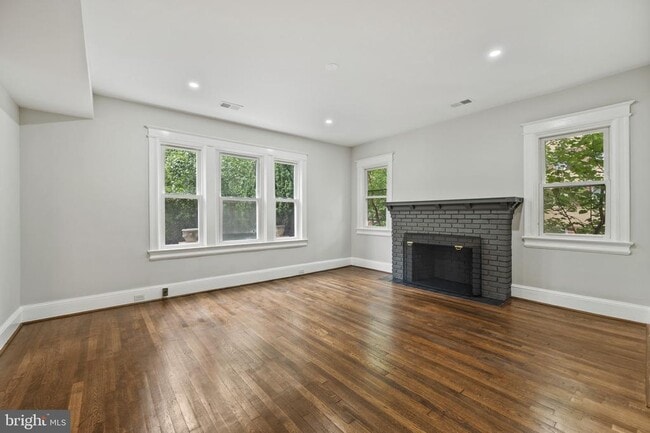 Building Photo - 3551 Hertford Pl NW