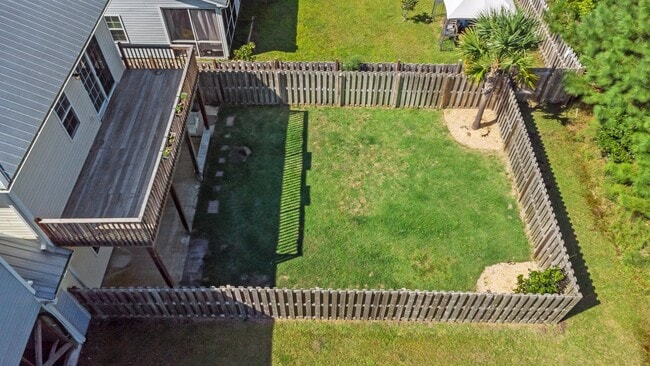 Back Yard - 139A James Ave