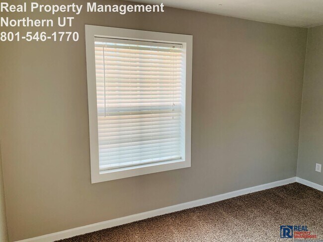 Building Photo - 4 Bedroom 2 Bath Ogden Home Available Now!