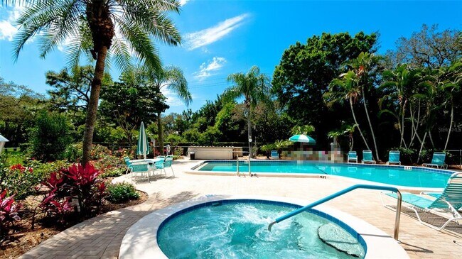 Building Photo - 401 Palm Tree Dr