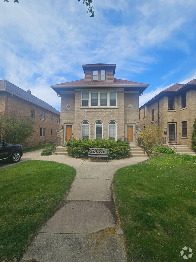 Building Photo - 4147-4149-4149 N Bartlett Ave