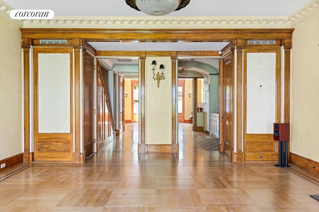 Building Photo - 37 W 87th St