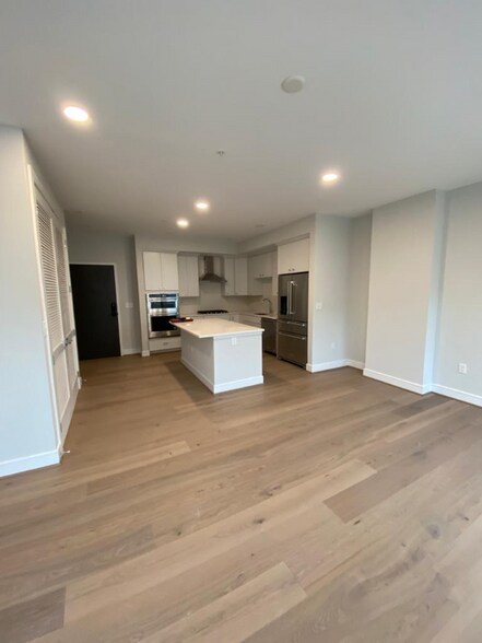 Building Photo - 635 Slaters Ln