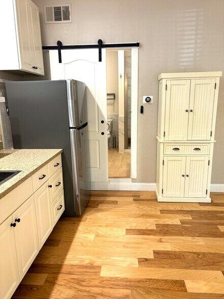 Bathroom Door & Pantry - 1340 Hospital Rd