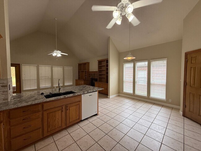 Building Photo - Right On The Green- 3 Bedroom Updated Home on Battle Creek