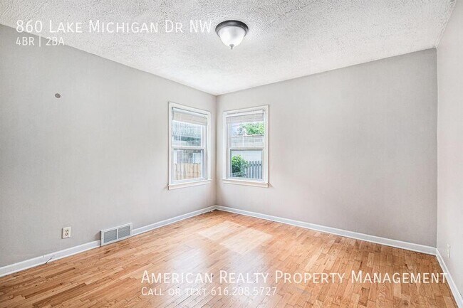 Building Photo - 860 Lake Michigan Dr NW