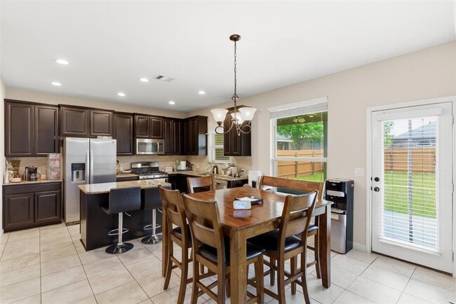 Building Photo - 2409 Muzzie Ln