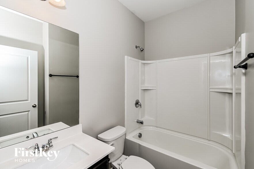 Building Photo - 161 Greatwood Ln