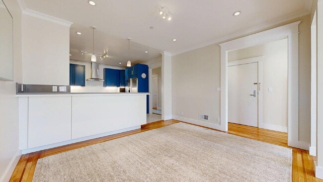 Building Photo - Bright & Modern 2BR/2BA Condo with Garage Parking & In-Unit Laundry – Central Richmond